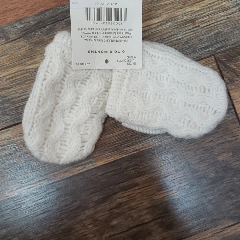 NWT Janie and Jack White Cable Knit Bow Mittens, Size 0-6 Months